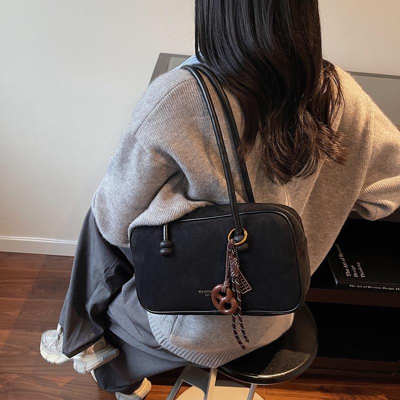 Casual large-capacity versatile simple and fashionable new suede commuter 2025 autumn women's portable shoulder armpit bag