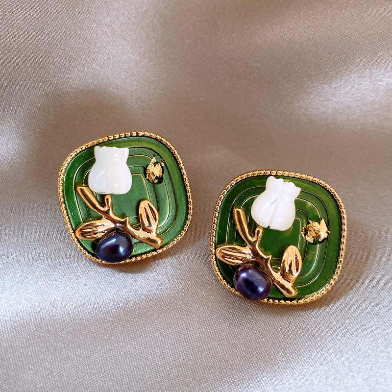 Dripping oil square flower bouquet stud earrings small fresh Mori earrings fashionable retro high-end earrings