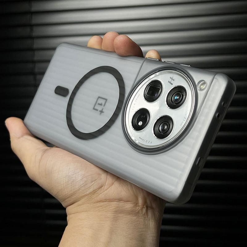 Per OnePlus 13/12/15 13R 15R Custodia Posteriore Rigida Sottile Opaca Cover Trasparente con Magnete Ondulata Opaca Funda Anti-impronta