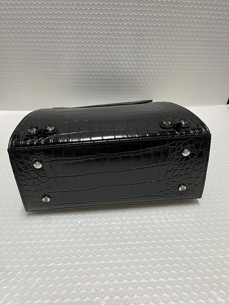 2025 Black Crocodile Print Backpack: Trendy, Casual, Large Capacity