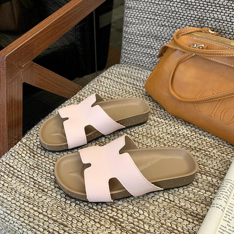 Fashion Word New Soft Sandals Slippers Women's Summer Wear Flat Beach Sandals