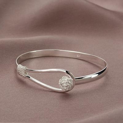 Adjustable Silver Tone Color Flower Charm Wrist Bracelet Bangle Women Trendy Stylish Party Event Jewelry Elegant Wedding Occasion Bridal Gathering