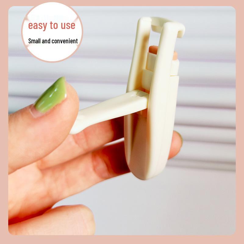 Xuebei'er Wide-Angle Cat Paw Eyelash Curler – Portable, Long-Lasting Beauty Tool for Women