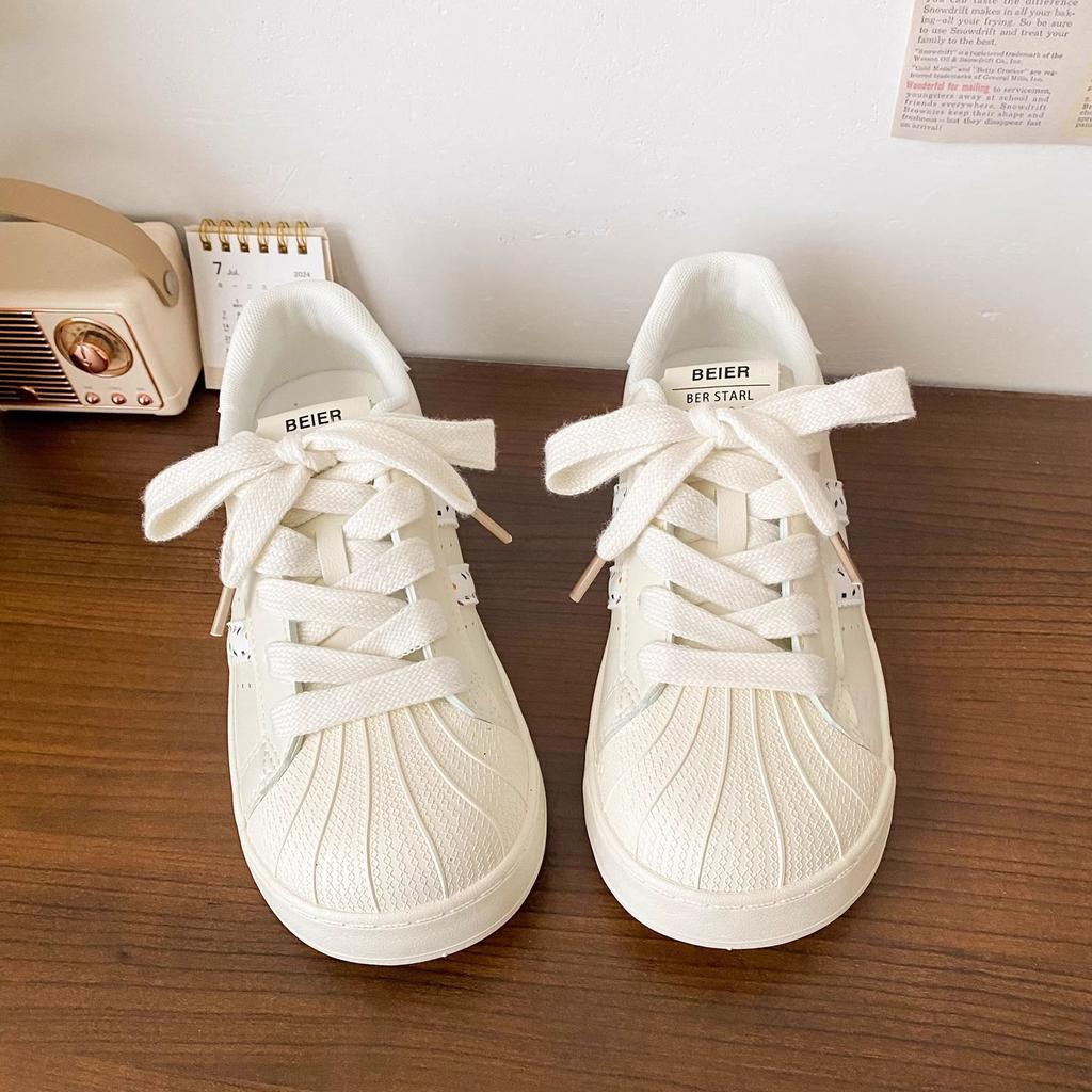 Versatile platform white shoes women's Hong Kong style shell head board shoes 2025 new autumn and winter velvet German training casual sports shoes