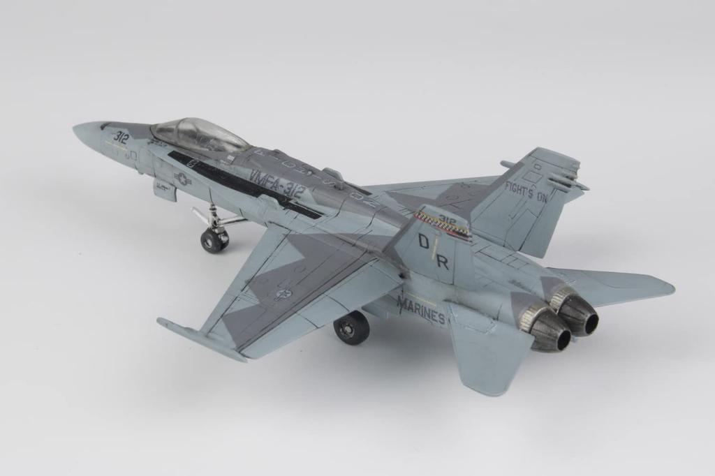 Platz US Marine Corps Hornet Checkerboard 2022 Ferris Camouflage Plastic Model Kit 1/144 F/A-18C VMFA-312 FC-20