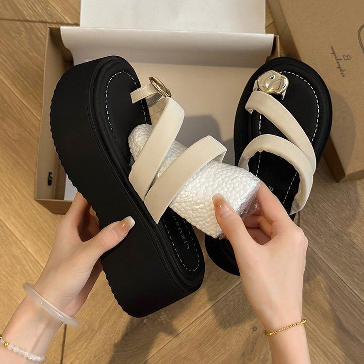 

Fashion metal cover, toe thick-soled cool slippers for women in the summer of 2024, new models for small people to increase their height 39