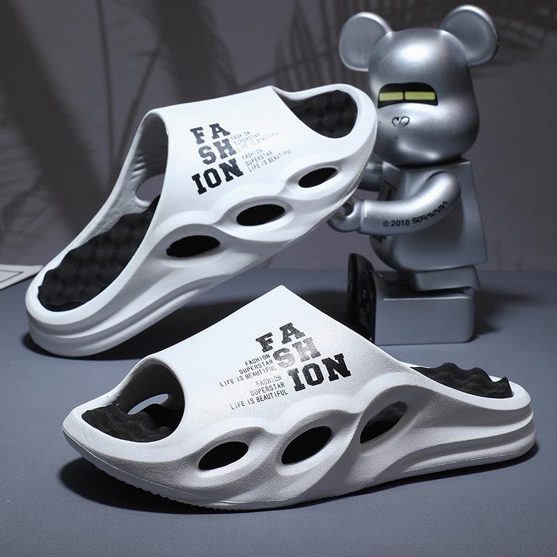 Men's Outdoor Thick-Soled Slippers: Comfortable, Wear-Resistant, Lightweight Sports Sandals for Indoor/Outdoor Use.