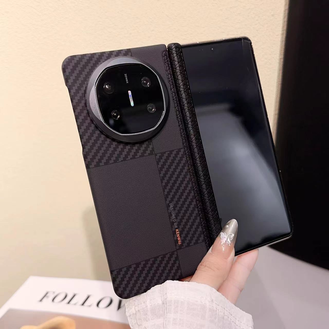 This Is A High-end Anti-drop Protective Case for Huawei MateX6 with A Central Folding Magnetic Phone Case and Carbon Fiber Texture