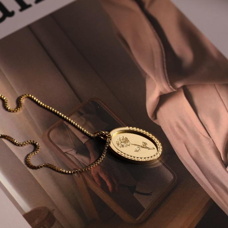 Retro Titanium Steel Floral Pendant Chain With Double Layer Pattern For Casual Wear