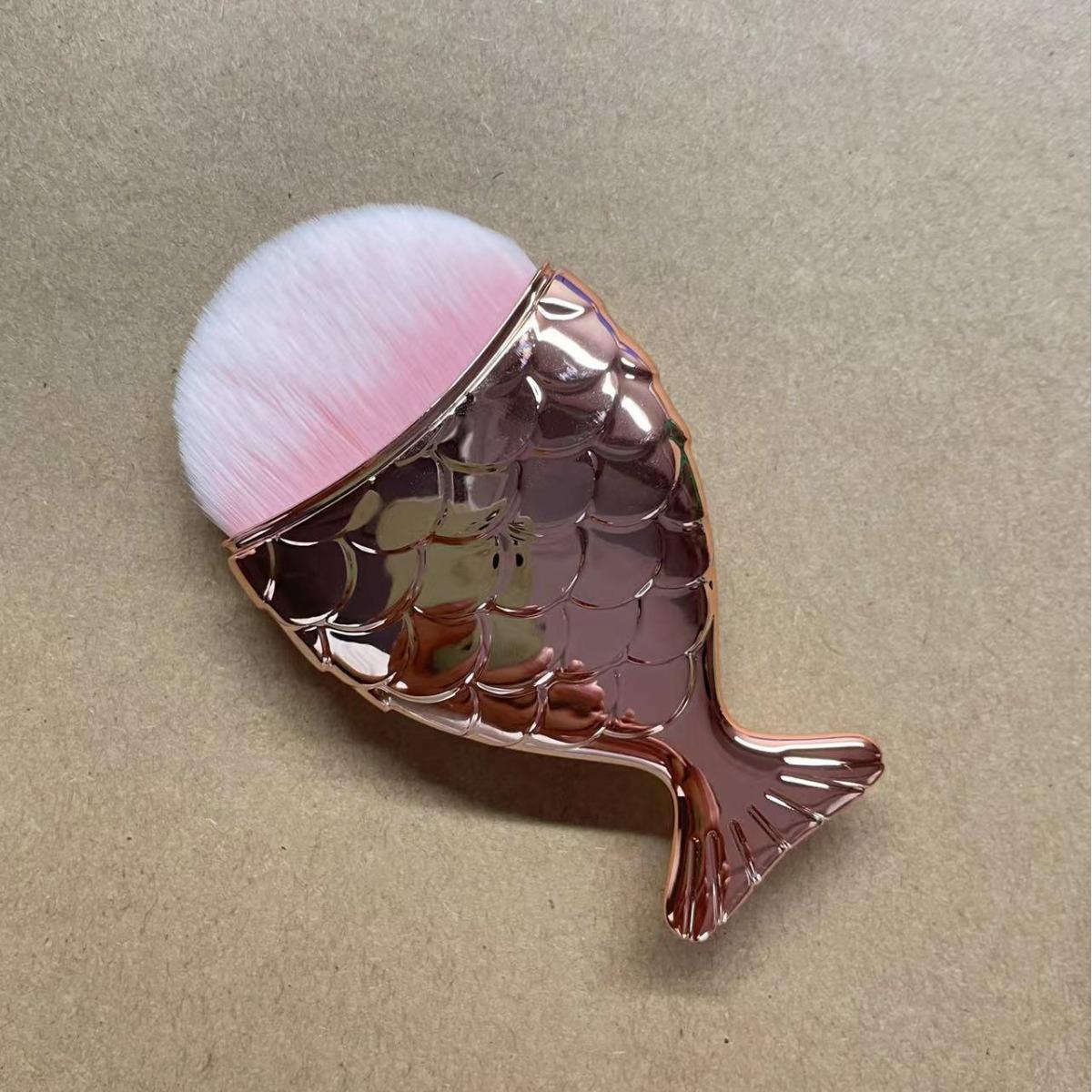 

Кисть для тональной основы и румян «Хвост русалки» с градиентом