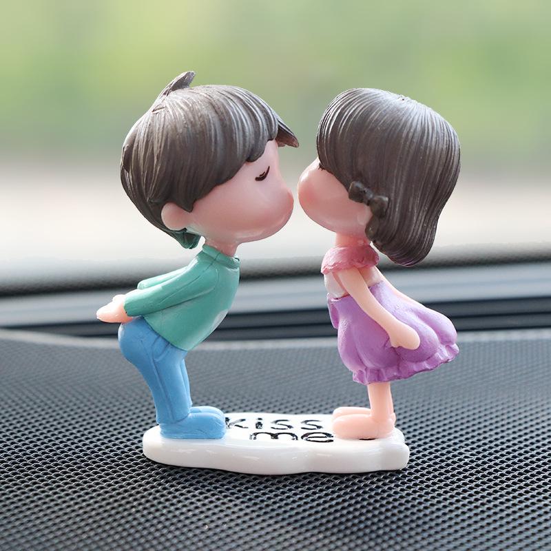 Cute Kissing Couple Dolls: Electric Car Interior Ornaments