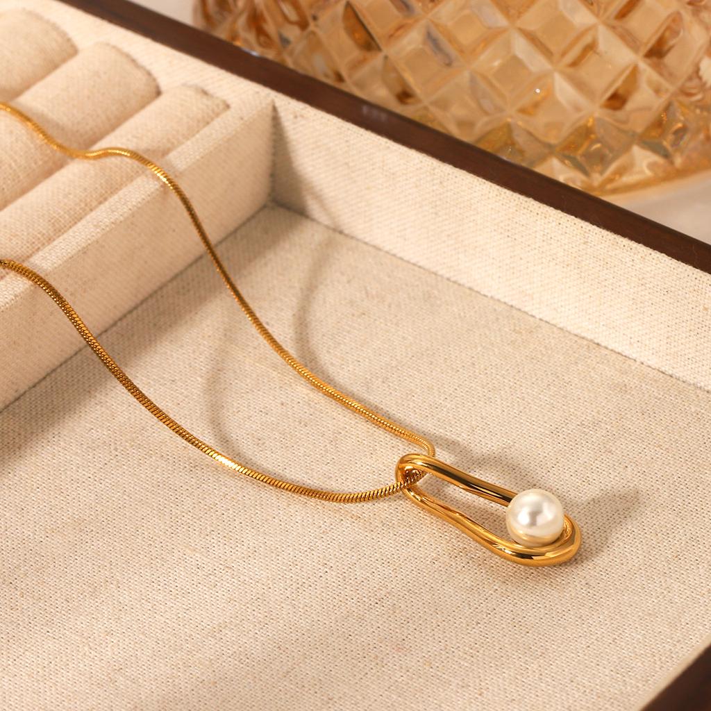 Elegant Hollow-Out Waterdrop Pearl Pendant Necklace Stylish Collarbone Chain Titanium Steel Jewelry