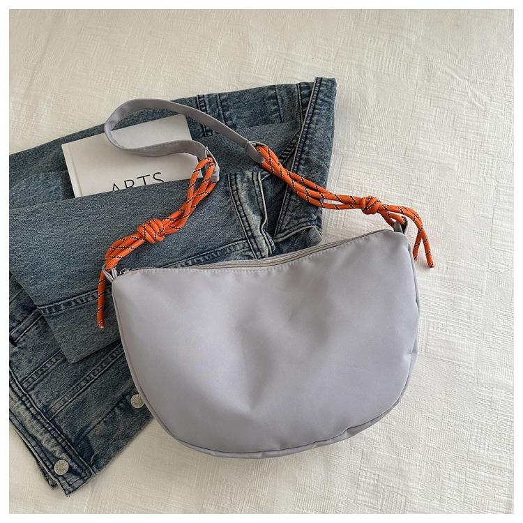 Neue geflochtener Riemen Trendige virale Umhängetasche Mode Schulter Knödeltasche