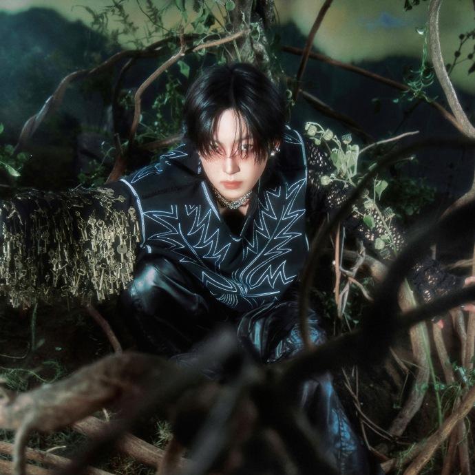 &TEAM [BACK TO LIFE] KR 1. Mini-Album ROAR