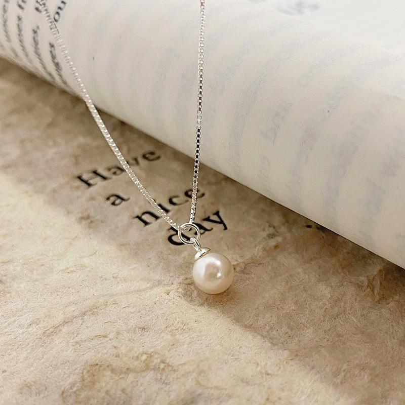 Simple and High-end Pearl Necklace Pendant for Women with Light Luxury Design