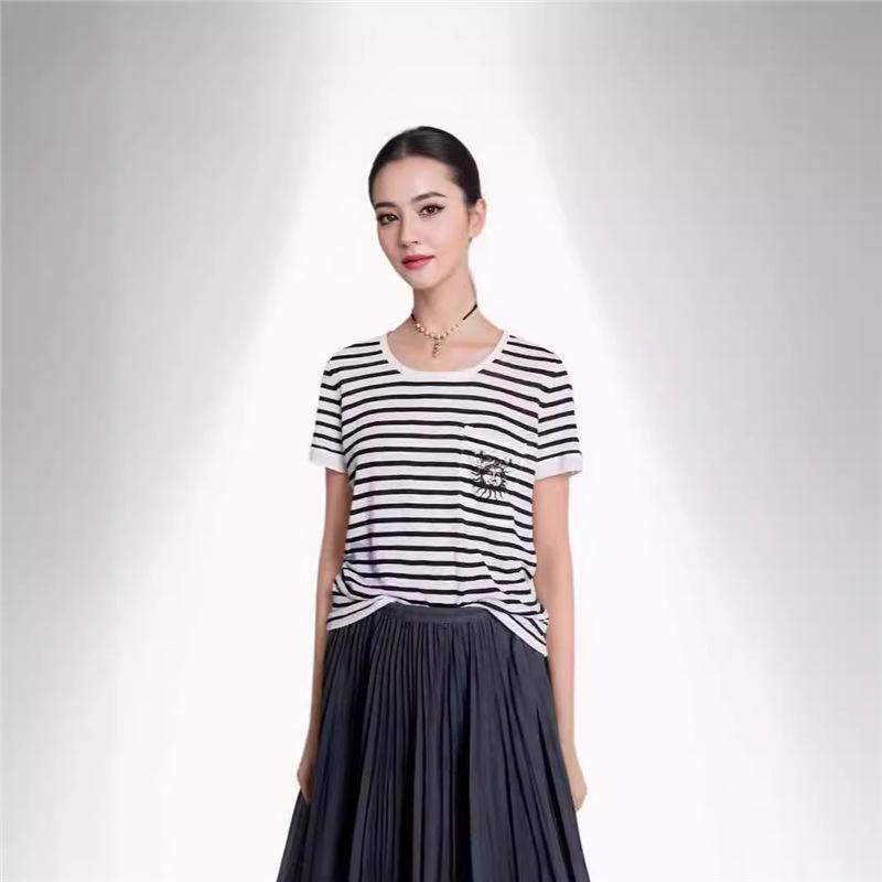 

Celebrity Style Black & White Striped Sun Print Short-Sleeve Knitted Top (2024) Small