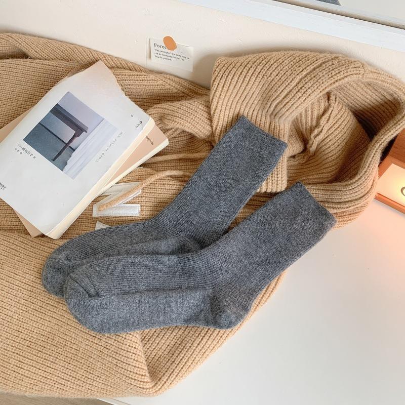 Jednokolorowe Miękkie i Klejące Skarpety Wełniane, Skarpety z Pętelką, Skarpety do Połowy Łydki, Grube i Ciepłe Skarpety z Futerkiem na Jesień i Zimę dla Kobiet