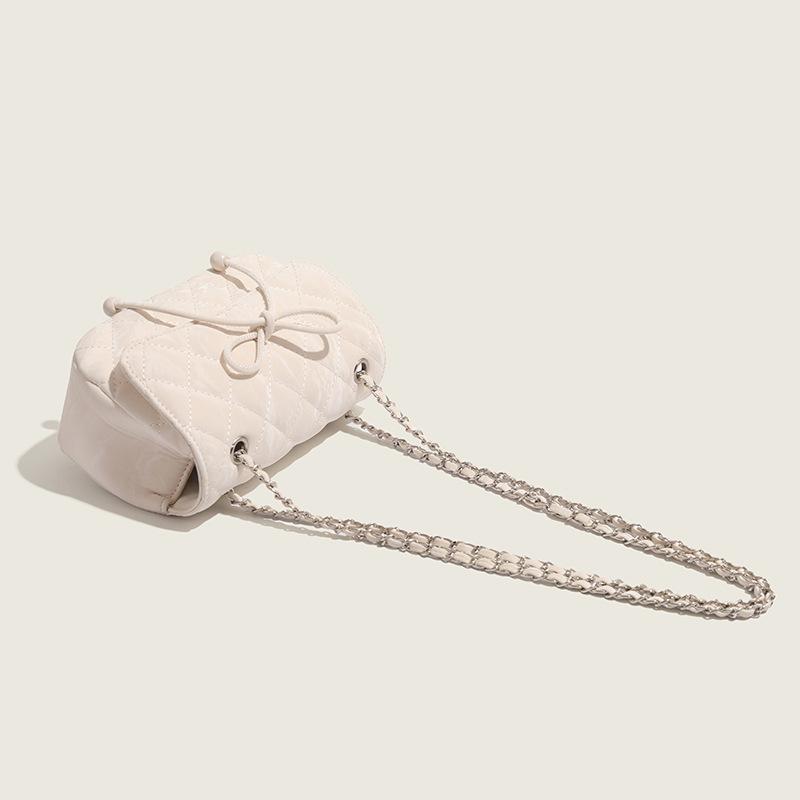 Small female  chain commuter bag with a bow magnetic clasp flip top single shoulder crossbody new fashionable
