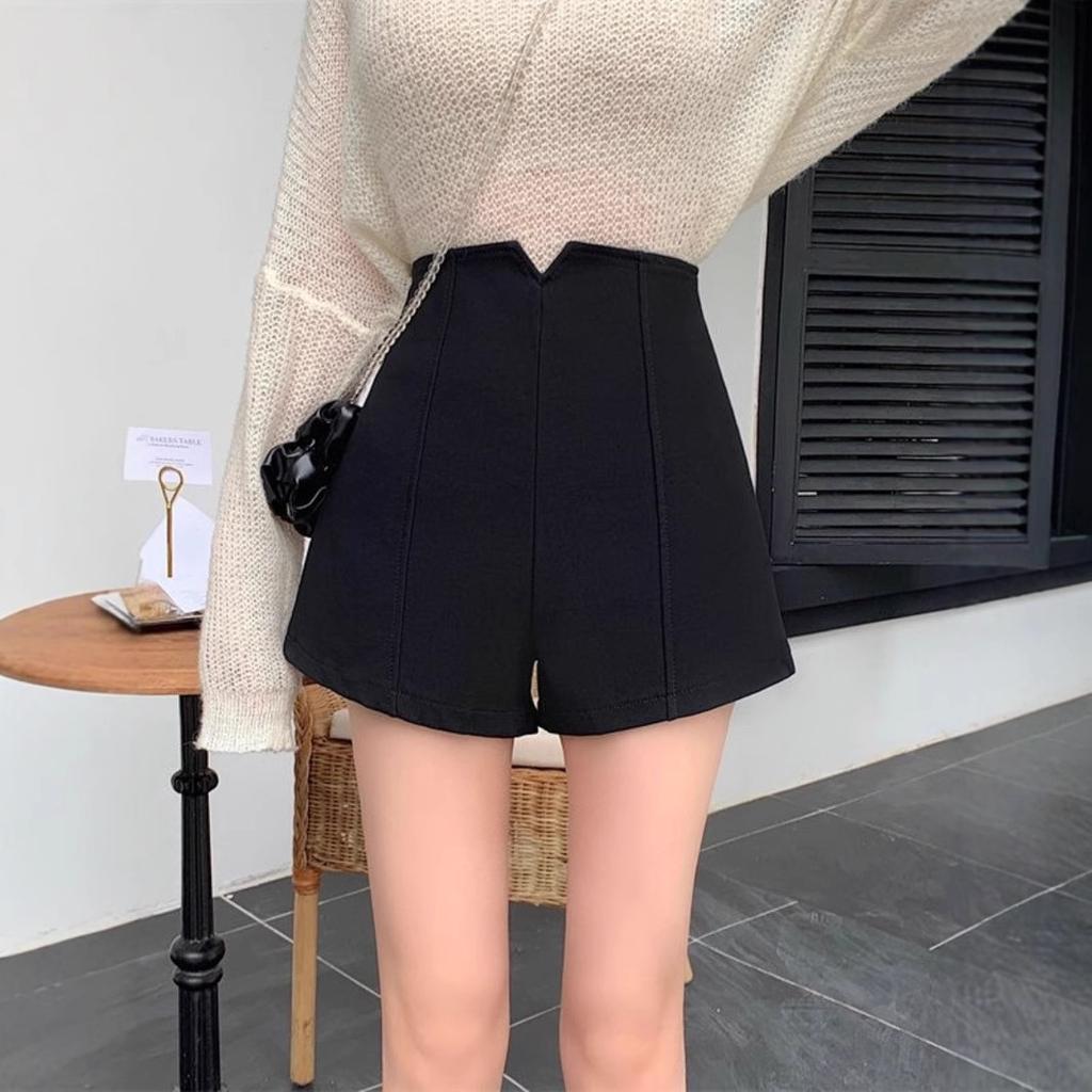 Small Spring and Autumn New Casual Shorts for Women Versatile A-line Shorts with Hip Bottoms Hot Girl V-waist Long Legs Shorts