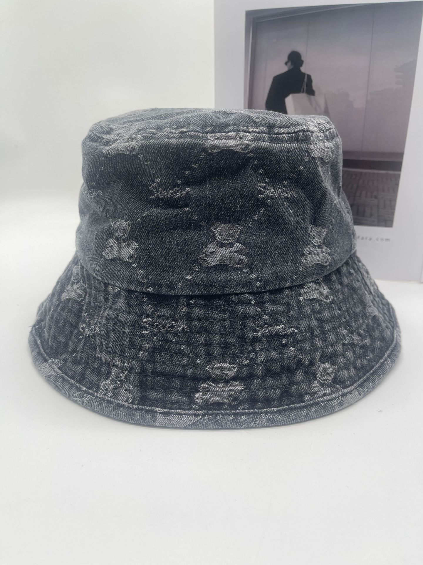 

Уличная шляпа-ведро в стиле ретро из потертого денима с медведем, женская весенняя шляпа с большой окружностью головы, универсальная шляпа-ведро M（56-58cm） чёрный