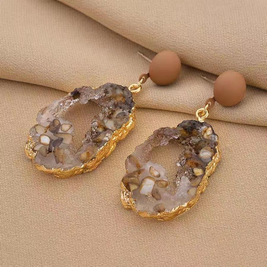 JMXD-Retro Court Style Exaggerated Green Resin Niche Beaded Temperament Women's Earrings, Earrings, Earrings