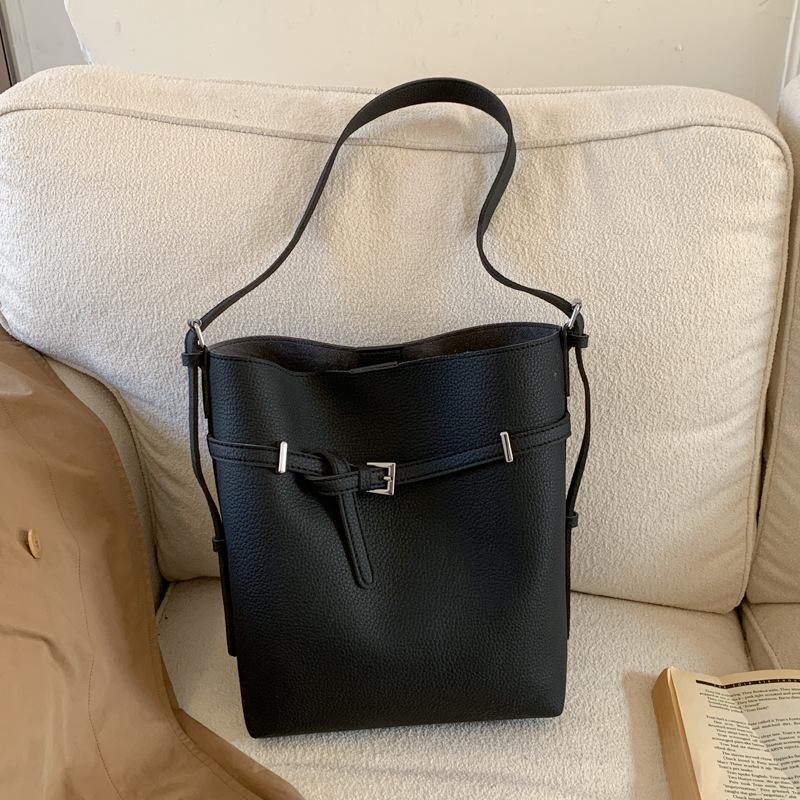 High Appearance, Large Capacity Bucket Bag, Autumn and Winter New Retro Commuting Crossbody Bag, Niche High-end Tote Bag