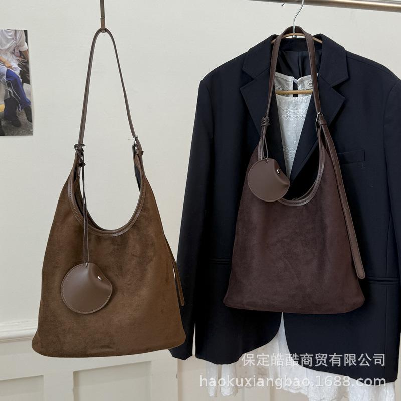 Suede bag women's large capacity 2025 new autumn versatile shoulder messenger bag casual work commuter tote bag