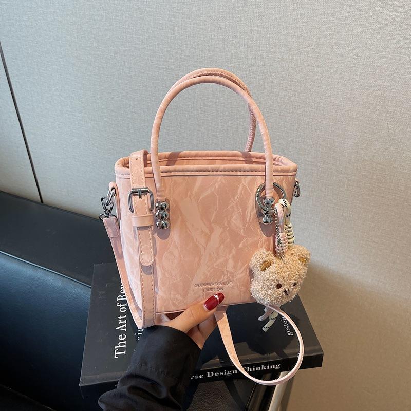 Fashion Hand Bucket Bag Women's New Commuter Shoulder Bag Simple Casual Niche Messenger Bag