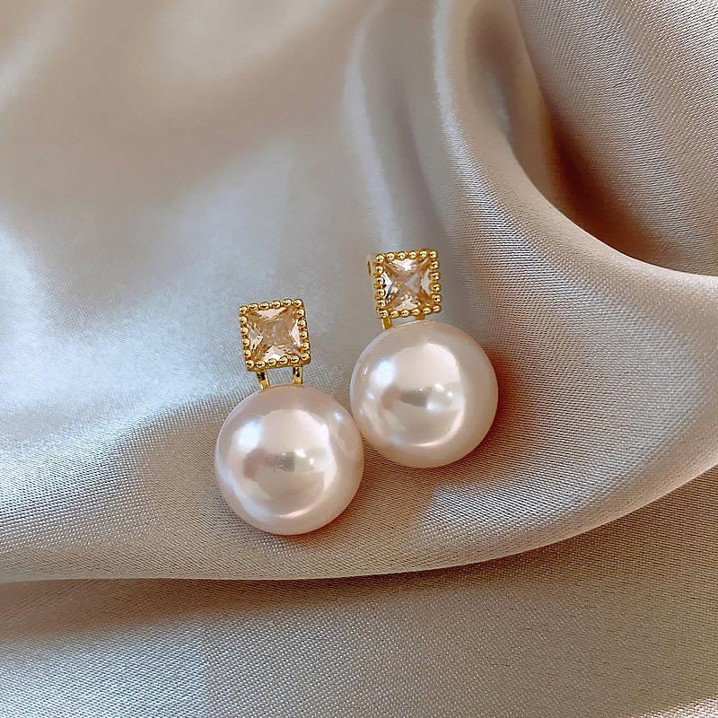 French Pearl Tassel Earrings: Retro, Luxurious, High-End Statement Pieces for Women – Perfect for Autumn and Winter