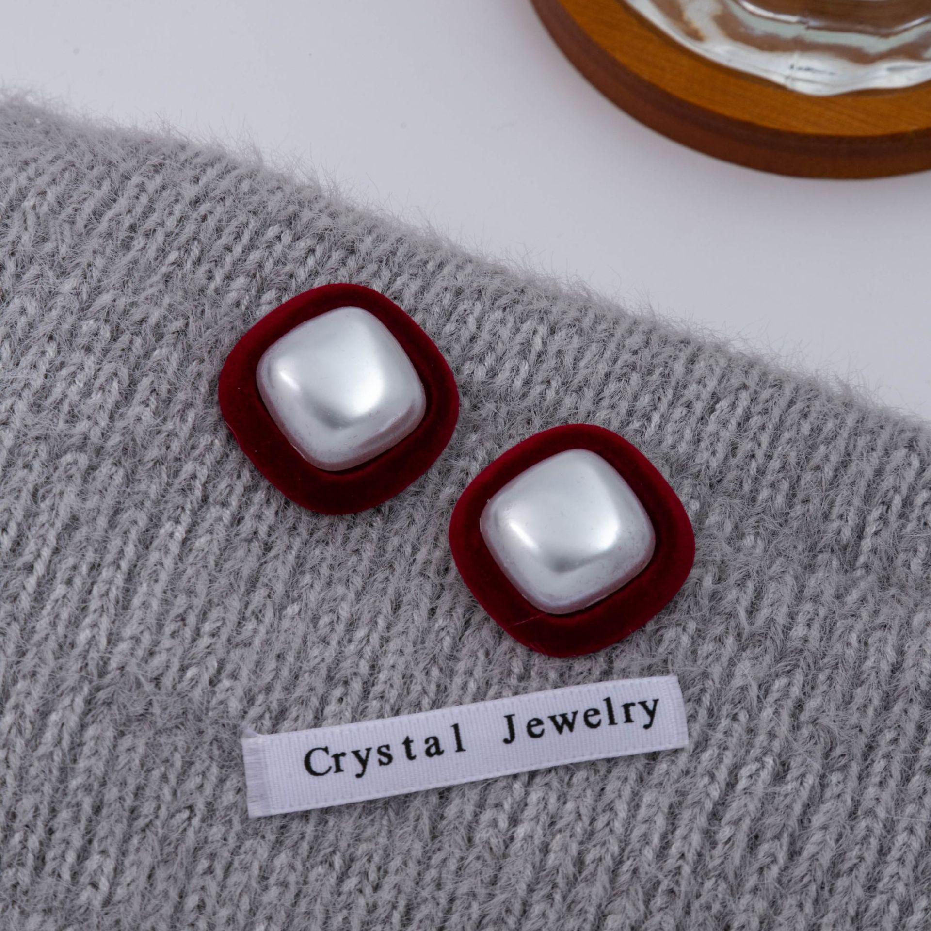 

Серьги-пусеты Серебряная игла с жемчугом и флокированным покрытием: Французский Ретро Преувеличенный Геометрический Квадратный Дизайн для Осенне-Зимней Элегантности