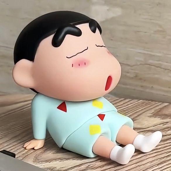Crayon Shin-chan Suport mobil Figurină Anime Ornament pentru desktop Cadou