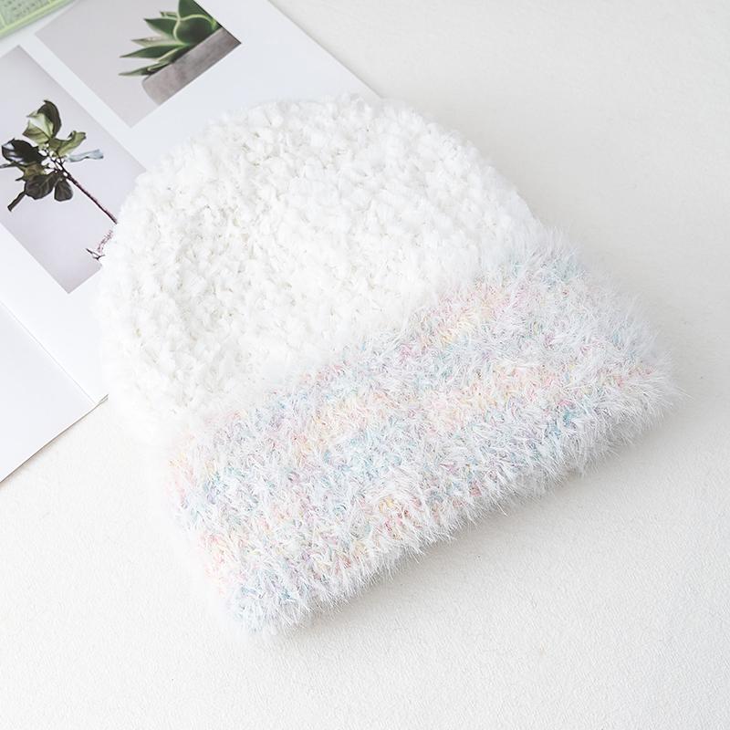 

Модная свободная шапка-бини из искусственного меха нового стиля, милые зимние шляпы-денди для женщин, уличная одежда, блочная расцветка, теплые плюшевые шапки для девочки 55cm-60cm