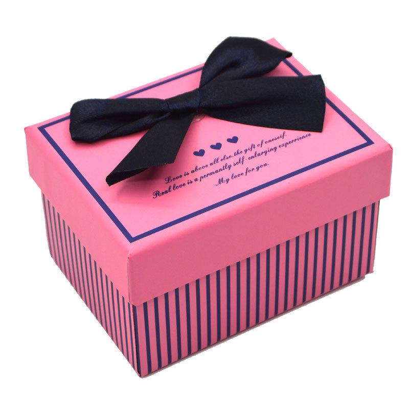 Elegantní dárková krabička na rtěnku, šperky nebo svatební cukroví