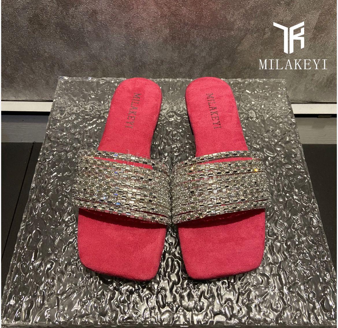 

2024 женские новые тапочки роскошные дизайнерские женские модные летние повседневные пляжные тапочки с открытым носком на плоской подошве со стразами 40