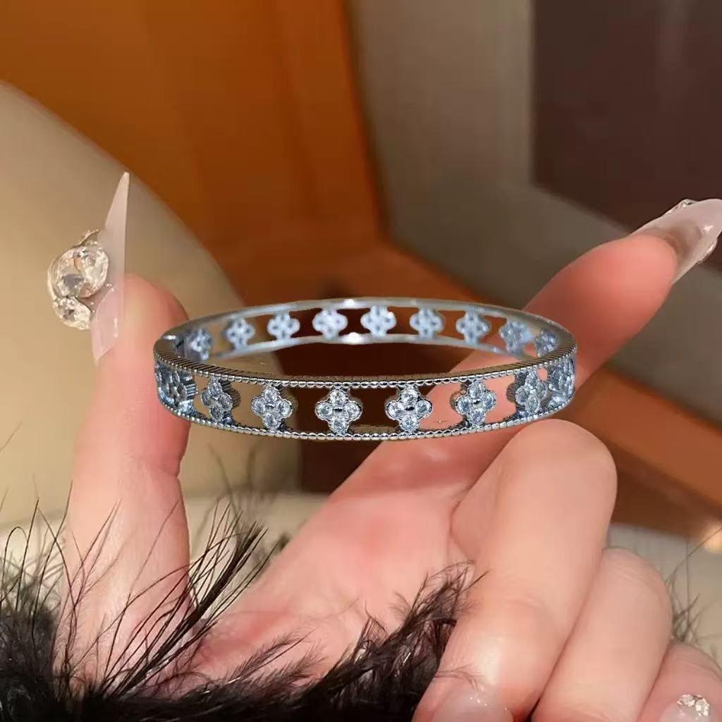 Luxury Delicate Copper Fashion Bracelet Four Leaf Clover Motif Pave Crystal for Daily Elegant Outfit