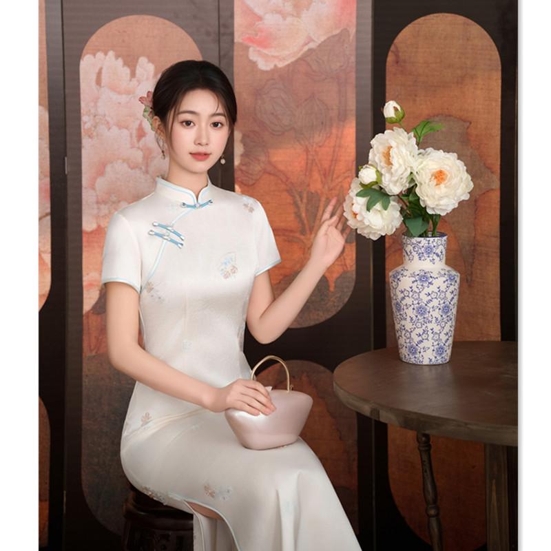 White retro Chinese style imitation acetic acid scratching flower long cheongsam women's spring and summer new pure and elegant young
