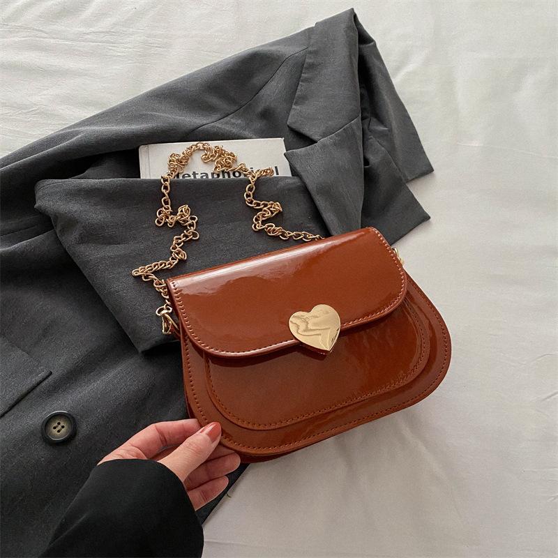 

Любовь к моде однотонная маленькая сумка женская 2025 весна новая универсальная инс в этом году популярная в зарубежном стиле сумка-мессенджер женская коричневый