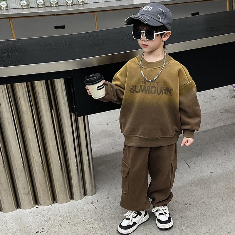 

Boys 2025 Autumn & Winter Stylish Fleece Sweatshirt Set – Handsome Two-Piece Winter Wear 110 cm