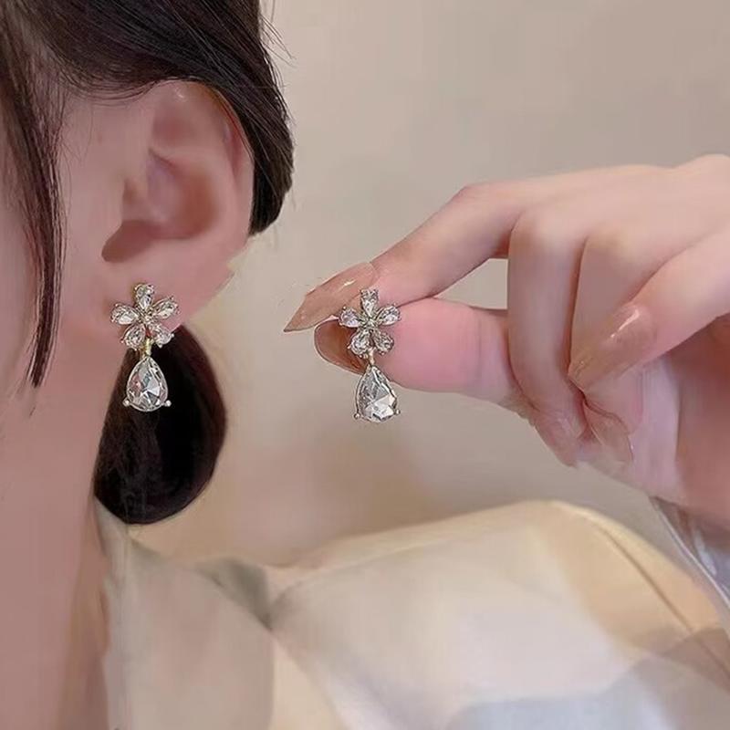 Boucles d'oreilles à clous en zircon de luxe léger Mode femme Boucles d'oreilles fleur feuille Élégantes strass Clous d'oreilles Fête Bijoux de mariage