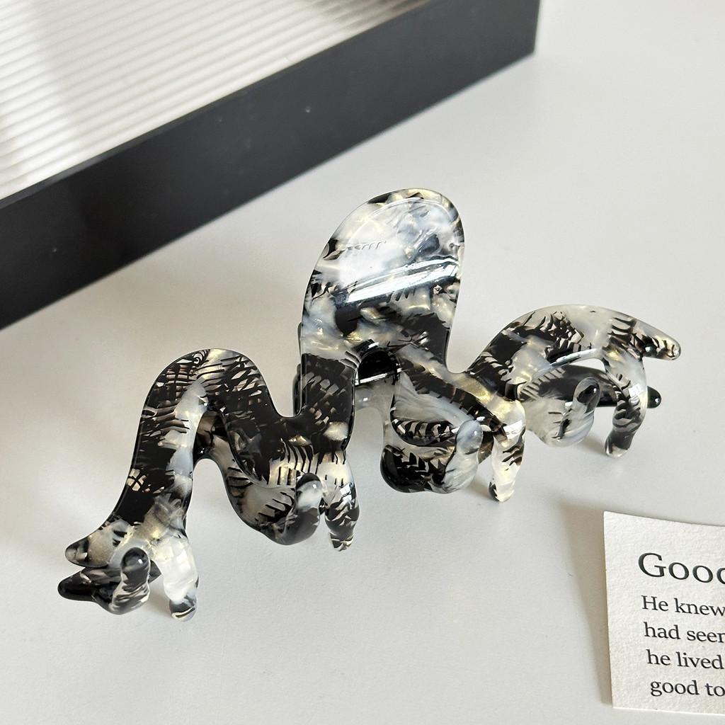 Elegant 3mm Acetate Wavy Hair Claw Clip For Stylish Updos And Ponytails