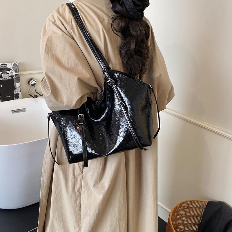 Vintage Texture Underarm Commuter Bag Women's Bag 2025 New Large Capacity Tote Bag Simple and Versatile Shoulder Bag