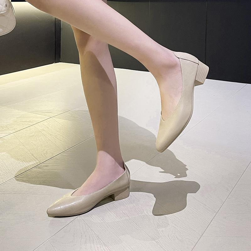 Leather grandma shoes thick heel pointed single shoes women's middle heel 2025 new spring and autumn versatile soft leather shallow mouth high heels