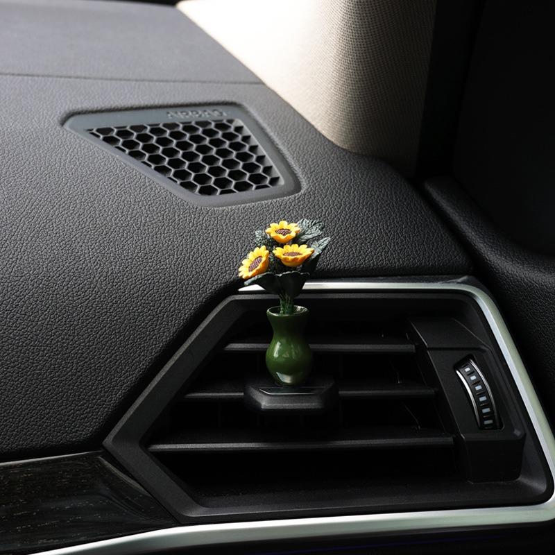 Cute Car Interior Decoration Mini Sunflower Vase Auto Center Console Decoration Ornaments for Car Gifts Accessories