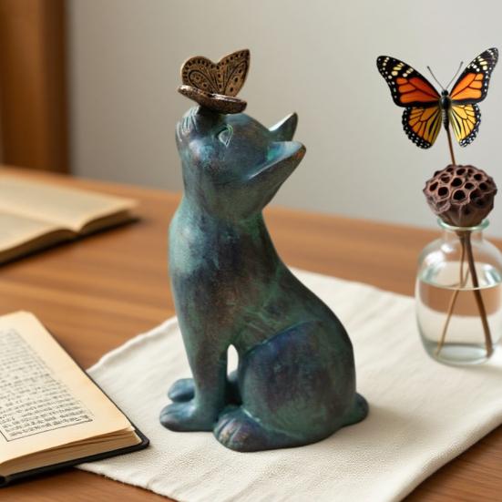 Retro Cat Figurine Resin Cat with Butterfly Statue Indoor Outdoor Artistic Cat Sculpture for Bookshelves Gardens Offices Decoration