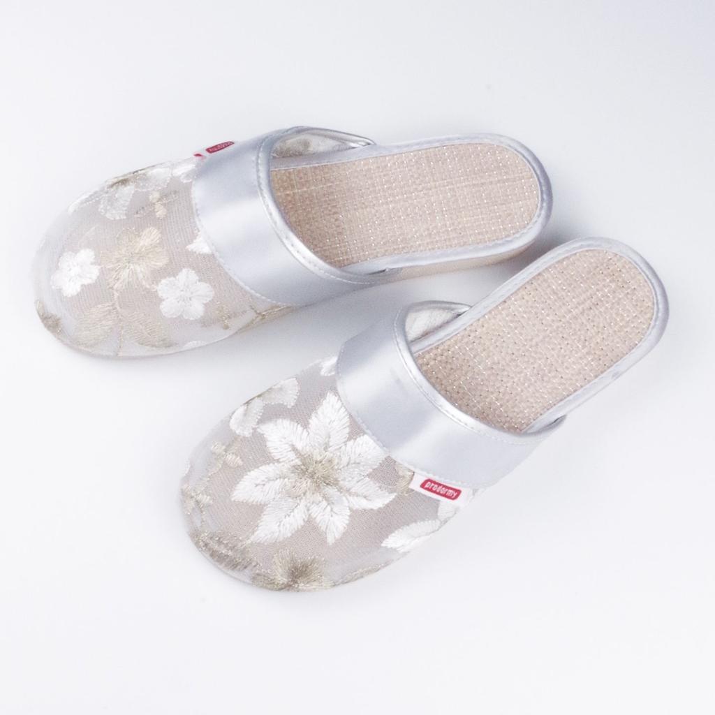 Mode Flache Stickerei Damen Hausschuhe und Damen Sandalen Mesh Atmungsaktive Pantoletten Bequeme Schuhe Designer Luxus Mules Schuhe im Angebot