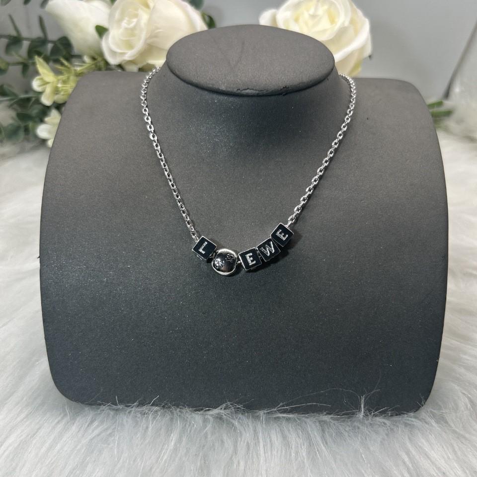 Элегантное унисекс ожерелье Luo YI Wei с английскими буквами: Модная, Универсальная Цепочка на Ключицы - Эксклюзивный Дизайн Высокого Класса