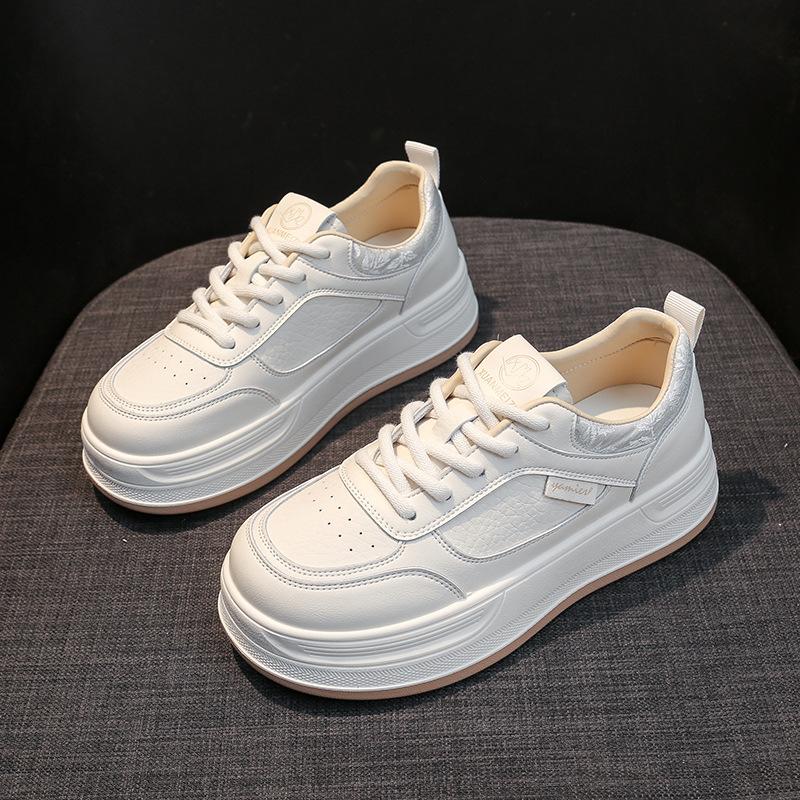 Modische vielseitige kleine weiße Schuhe Damenschuhe Plateau-Erhöhungsschuhe 2025 Herbst Neu Vielseitige lässige Sportschuhe