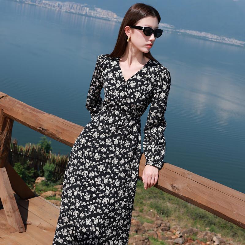 

Платье миди с длинным рукавом и французским цветочным принтом больших размеров M