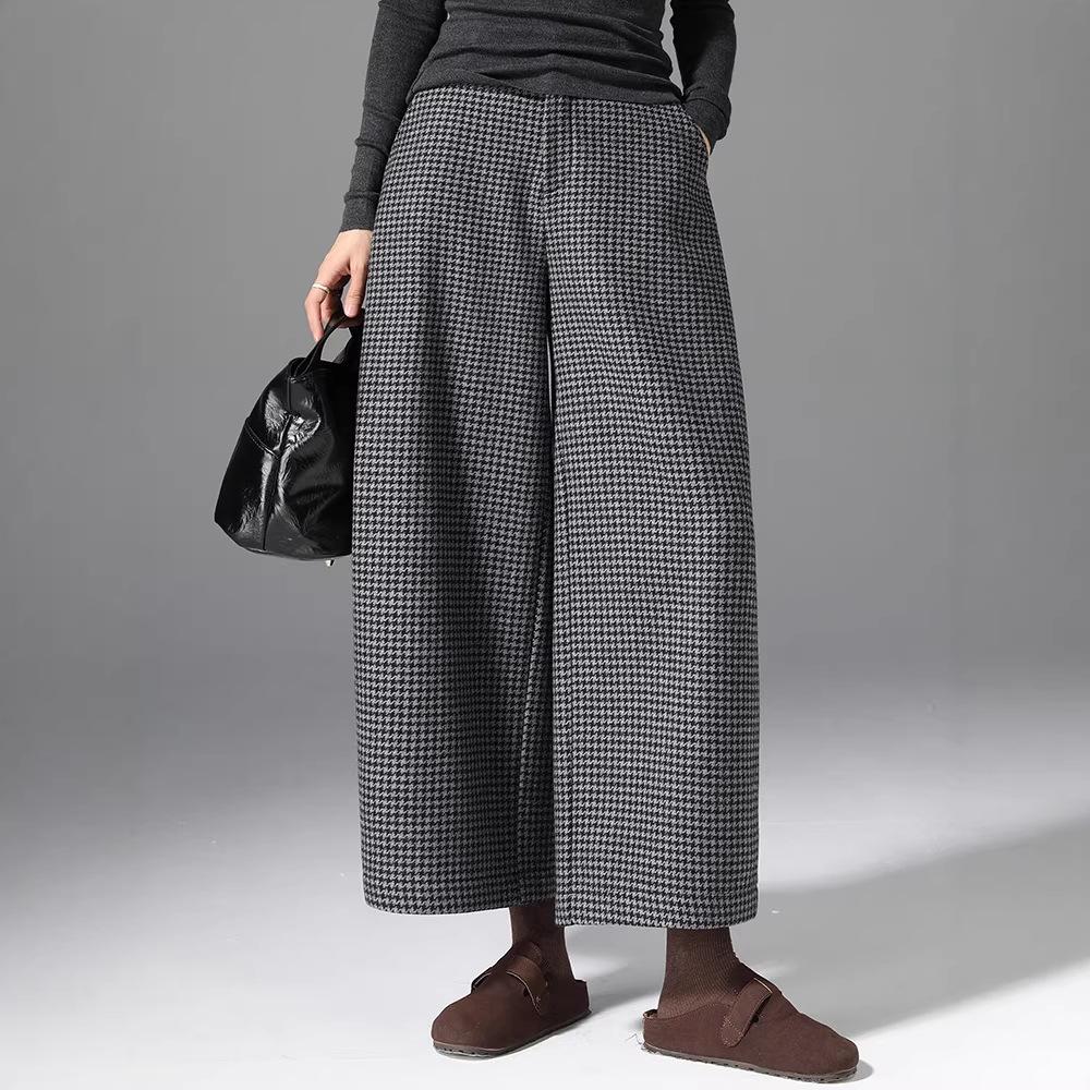Women's High-Waisted Woolen Wide-Leg Plaid Pants with Velvet Lining for Autumn/Winter – Petite Casual Style.