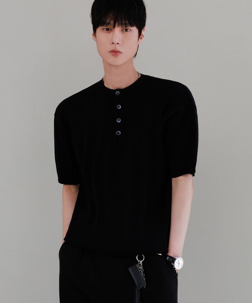 NODU Ribbed Henley Neck Crop Half Knit [Black]